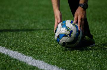 30亿人可能看不到世界杯？FIFA转播权为何卖不动？（配图示意）